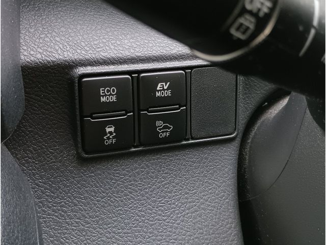 TOYOTA SIENTA HYBRID 2016