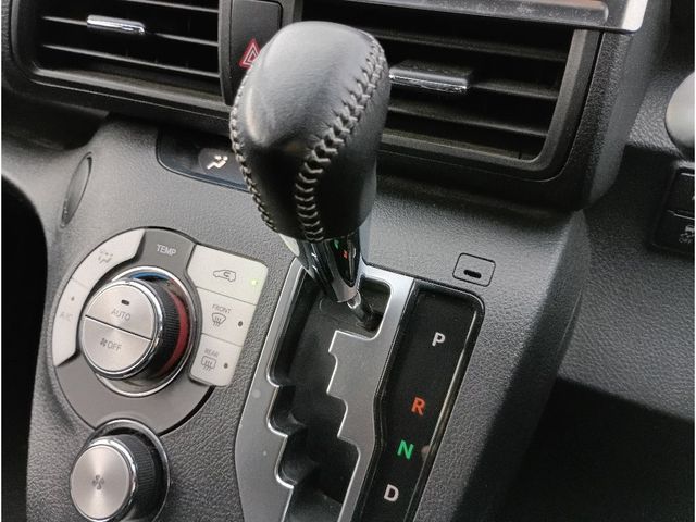 TOYOTA SIENTA HYBRID 2016