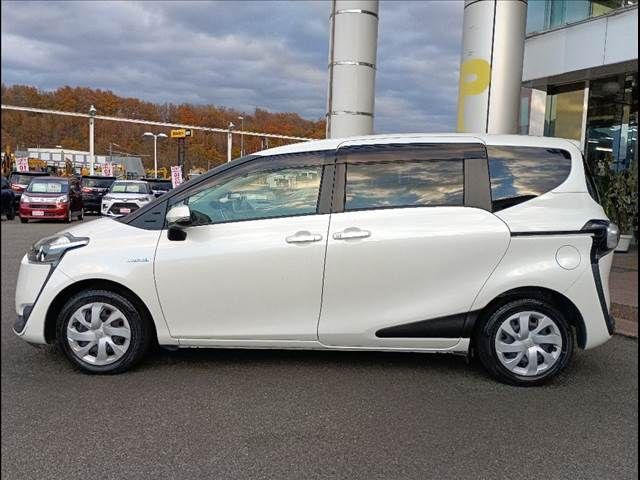 TOYOTA SIENTA HYBRID 2016