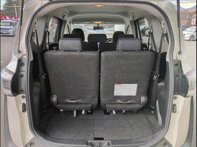 TOYOTA SIENTA HYBRID 2016