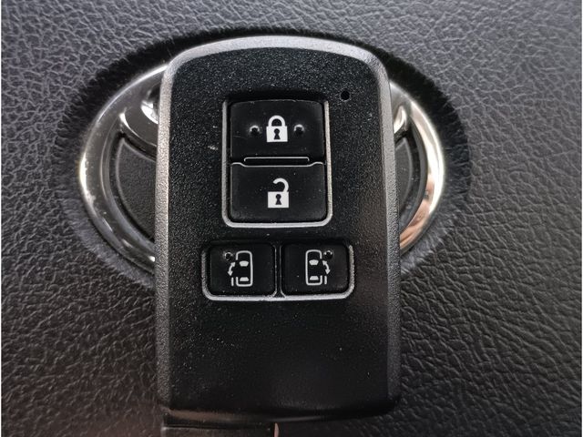 TOYOTA SIENTA HYBRID 2016