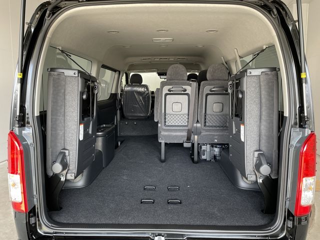 TOYOTA HIACE wagon 2025