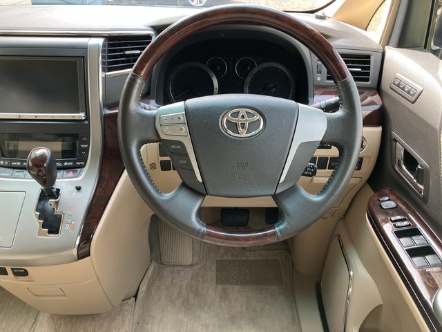 TOYOTA ALPHARD 2012