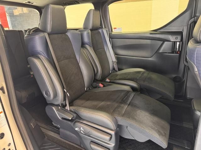 TOYOTA VELLFIRE 2017