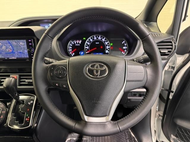 TOYOTA VOXY 2016