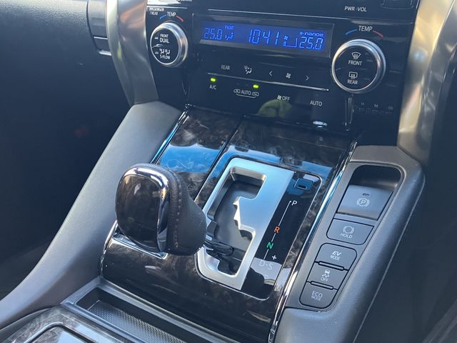 TOYOTA ALPHARD hybrid 4WD 2021