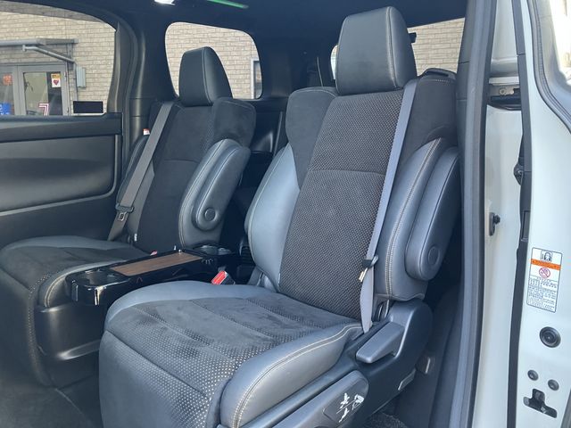 TOYOTA ALPHARD hybrid 4WD 2021