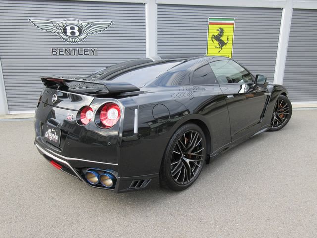 NISSAN GT-R 2022