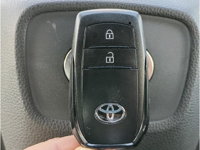 TOYOTA PRIUS 2023