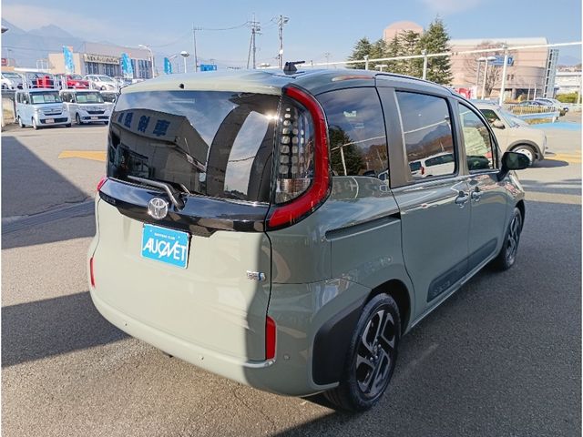 TOYOTA SIENTA HYBRID 2022