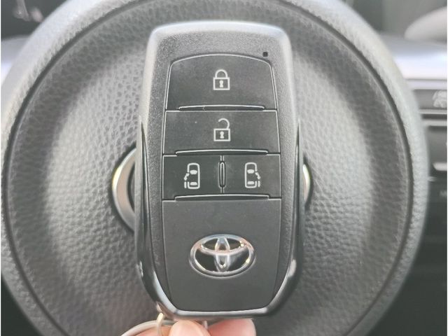 TOYOTA SIENTA HYBRID 2022