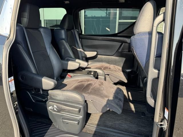 TOYOTA VELLFIRE 2016