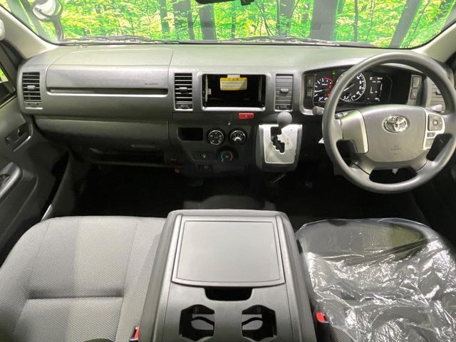 TOYOTA HIACE van 4WD 2025