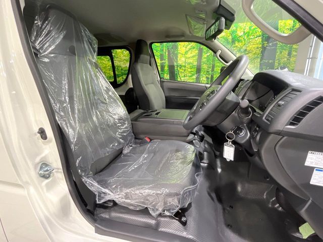 TOYOTA HIACE van 4WD 2025