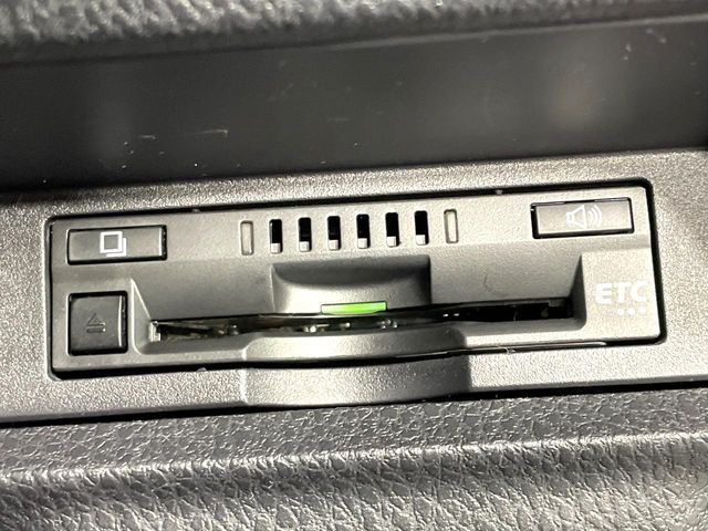 TOYOTA VOXY HYBRID 2021