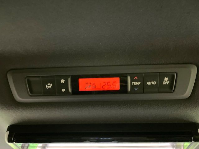 TOYOTA VOXY HYBRID 2021