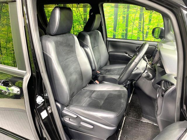 TOYOTA VOXY HYBRID 2021