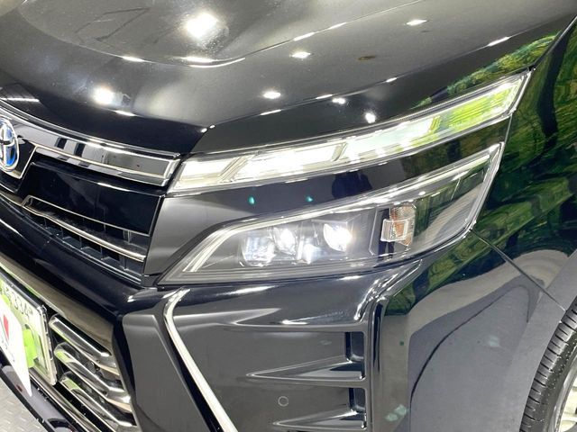 TOYOTA VOXY HYBRID 2021