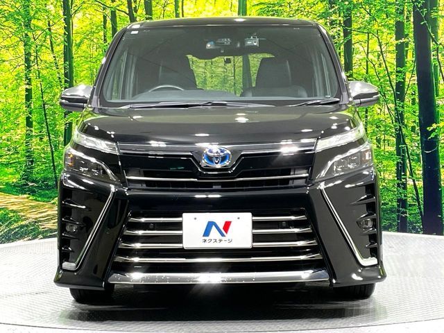 TOYOTA VOXY HYBRID 2021