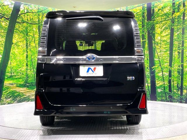 TOYOTA VOXY HYBRID 2021