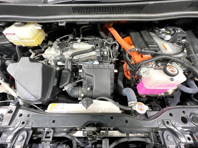 TOYOTA VOXY HYBRID 2021