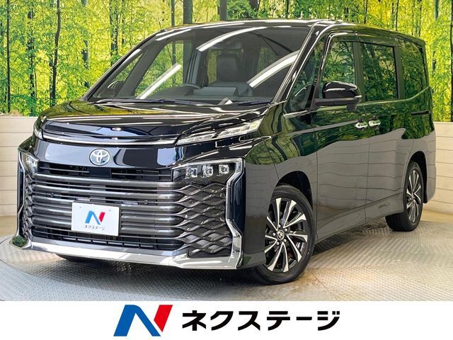 TOYOTA VOXY HYBRID 2022