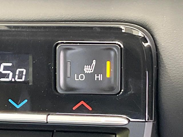 TOYOTA VOXY HYBRID 2022