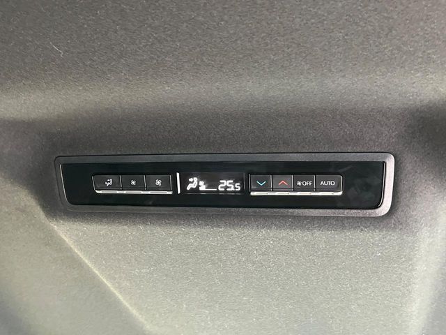 TOYOTA VOXY HYBRID 2022