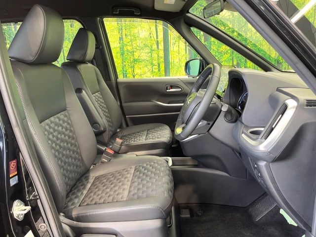 TOYOTA VOXY HYBRID 2022