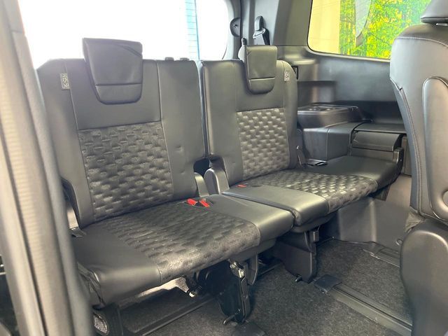 TOYOTA VOXY HYBRID 2022