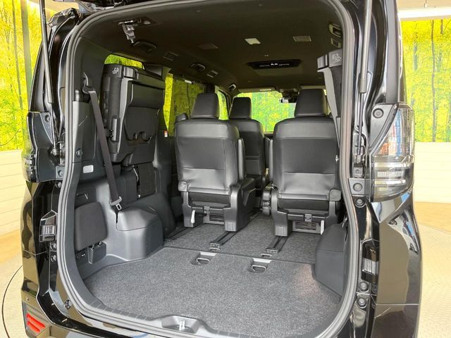 TOYOTA VOXY HYBRID 2022