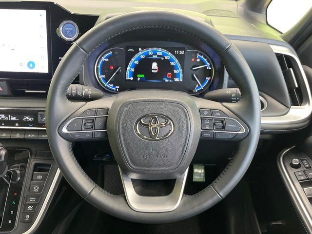 TOYOTA VOXY HYBRID 2022