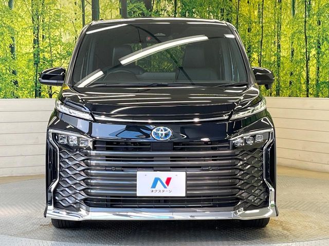 TOYOTA VOXY HYBRID 2022