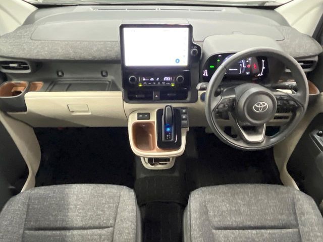 TOYOTA SIENTA HYBRID 2022