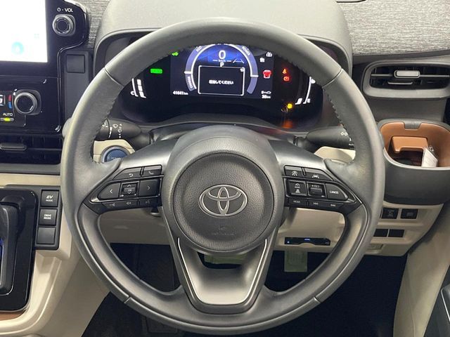 TOYOTA SIENTA HYBRID 2022