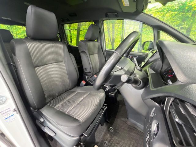 TOYOTA VOXY 4WD 2018