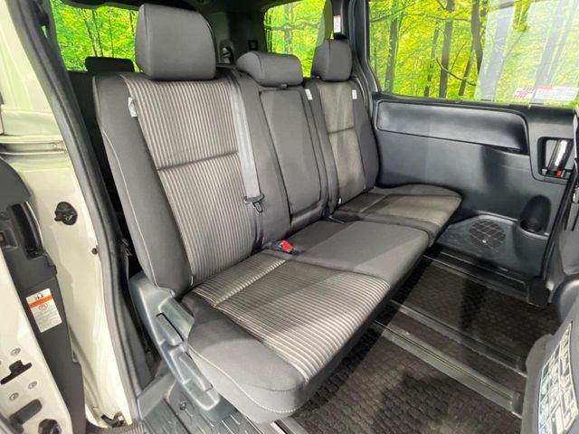 TOYOTA VOXY 4WD 2018