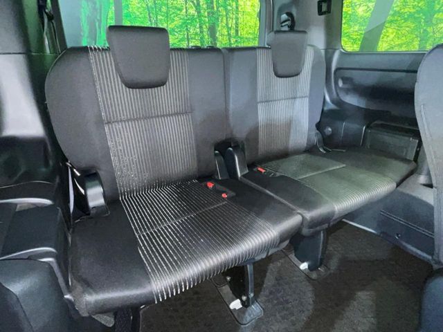 TOYOTA VOXY 4WD 2018