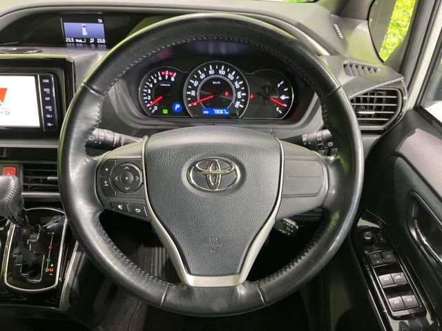 TOYOTA VOXY 4WD 2018