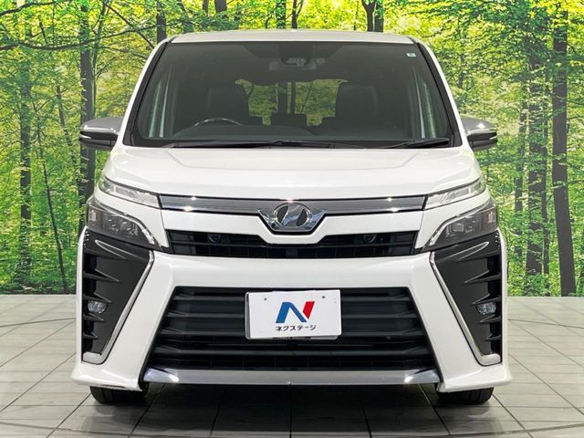 TOYOTA VOXY 4WD 2018