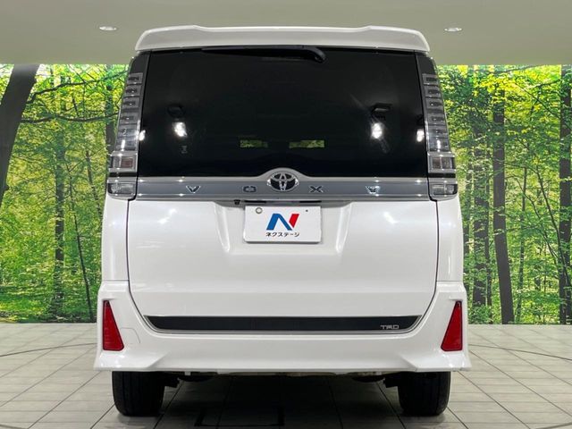 TOYOTA VOXY 4WD 2018