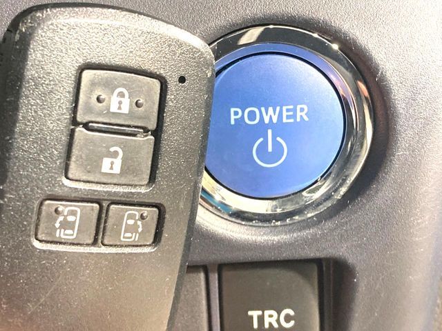 TOYOTA NOAH HYBRID 2015