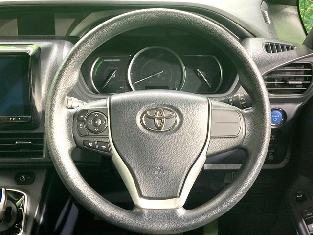 TOYOTA NOAH HYBRID 2015