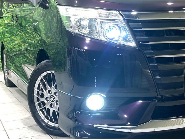 TOYOTA NOAH HYBRID 2015