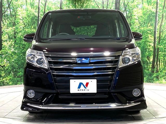 TOYOTA NOAH HYBRID 2015