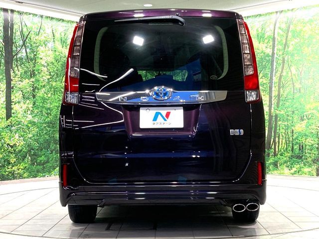 TOYOTA NOAH HYBRID 2015