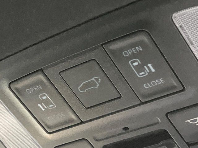 TOYOTA NOAH HYBRID 2022