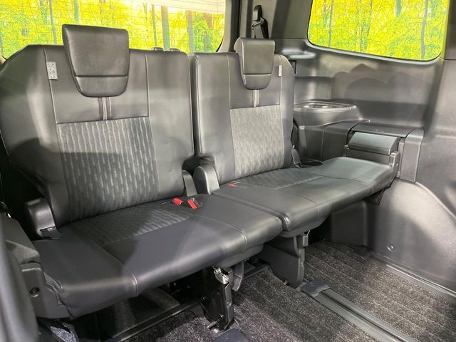 TOYOTA NOAH HYBRID 2022