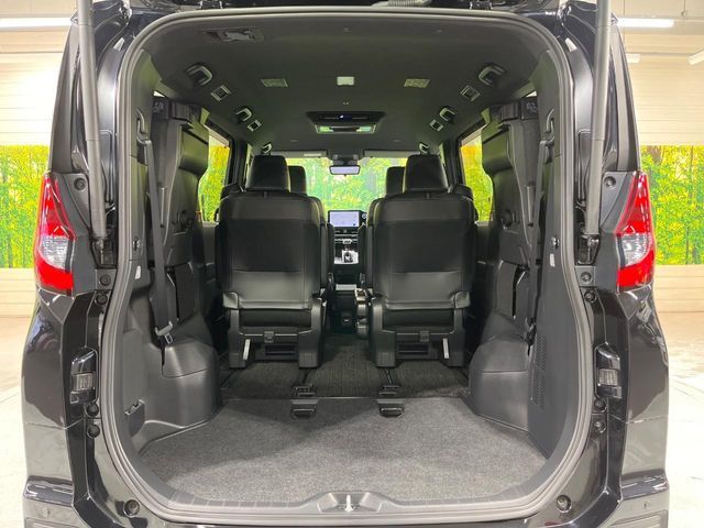 TOYOTA NOAH HYBRID 2022