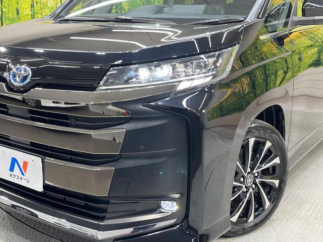 TOYOTA NOAH HYBRID 2022